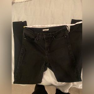 Levi women’s skinny size 29